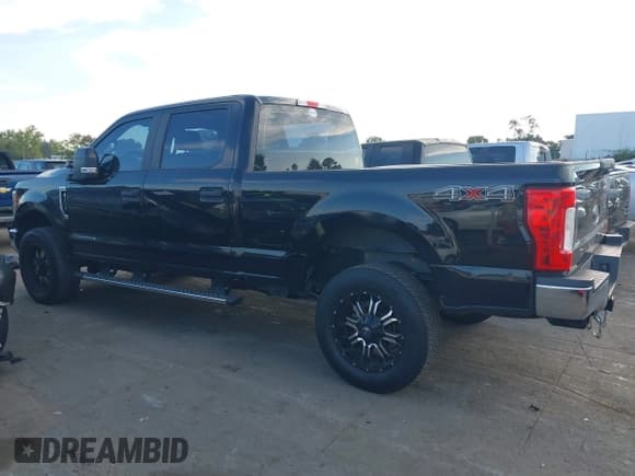 ✅ 2017 Ford F-250 Lariat • VIN: 1FT7W2BTXHEC59710 • Lot: 43242593. Wystawiony na IAAI z przebiegiem 142 627 mil. Bezpłatny archiwum sprzedaży aukcyjnych z USA i szczegółowy raport historii pojazdu na DreamBid. Zdjęcie 14.