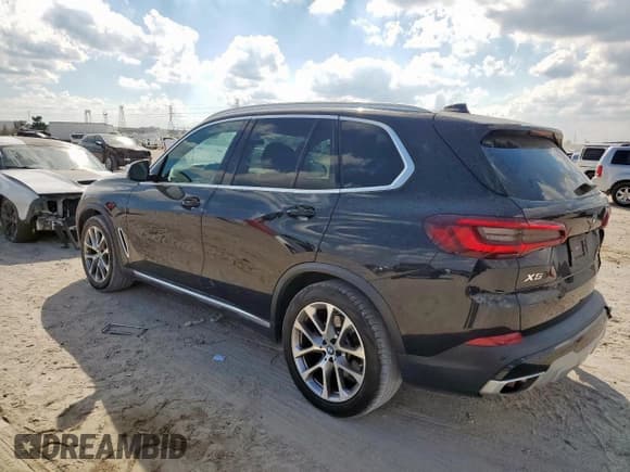 ✅ 2021 BMW X5 sDrive40i • VIN: 5UXCR4C09M9E35902 • Лот: 86171425. Опубликован ранее на Copart с пробегом 88 482 миль. Бесплатный доступ к архиву аукционных продаж из США и подробный отчёт об истории автомобиля на DreamBid. Изображение 2.
