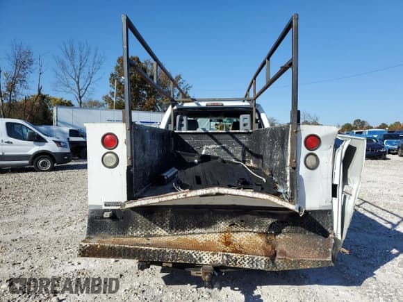 ✅ 2011 Ford F-250 XL • VIN: 1FD7X2A62BEA75874 • Лот: 90455355. Опубликован ранее на Copart с пробегом 133 053 миль. Бесплатный доступ к архиву аукционных продаж из США и подробный отчёт об истории автомобиля на DreamBid. Изображение 6.