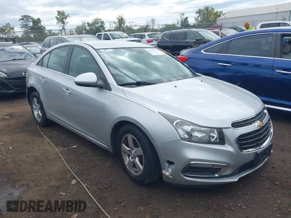 2015 Chevrolet Cruze LT z VIN 1G1PC5SB1F7172502, wystawiony jako IAAI lot #43353575 z przebiegiem 151 816 mil mil oraz . Historia ofert i sprzedaży dostępna na DreamBid. Obrazek 1.