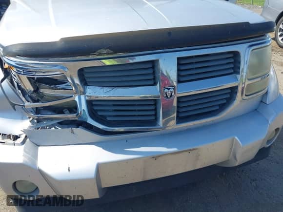 2008 Dodge Nitro SLT z VIN 1D8GT58K78W150268, wystawiony jako IAAI lot #42560600 z przebiegiem 139 749 mil mil oraz . Historia ofert i sprzedaży dostępna na DreamBid. Obrazek 6.