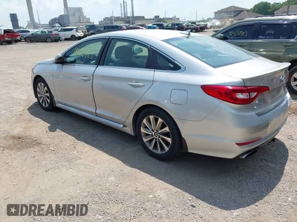 2015 Hyundai Sonata Sport с VIN 5NPE34AF0FH245464, выставлен на аукционе IAAI как лот 42574183 с пробегом 149 896 миль миль и . История ставок и продаж доступна на DreamBid. Изображение 3.