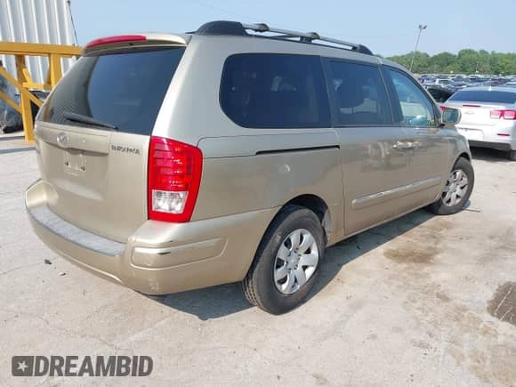 2008 Hyundai Entourage GLS with VIN KNDMC233386046862, listed as a IAAI auction lot 42897770 with 133,482 mi miles and . Bid and sale history available at DreamBid. Image 4.