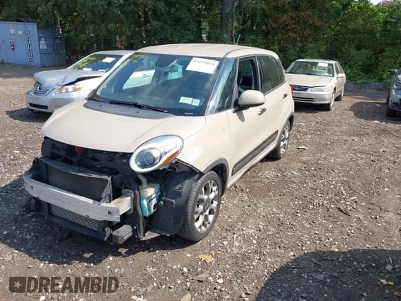✅ 2015 FIAT 500L Urbana Trekking • VIN: ZFBCFADH6FZ032573 • Lot: 43235024. Wystawiony na IAAI z przebiegiem 72 656 mil. Bezpłatny archiwum sprzedaży aukcyjnych z USA i szczegółowy raport historii pojazdu na DreamBid. Zdjęcie 2.