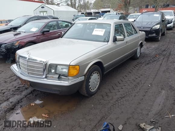 ✅ 1987 Mercedes-Benz 560 • VIN: WDBCA39D5HA357048 • Lot: 41672343. Listed on IAAI with 151,635 mi. Free auction sales archive from the USA and detailed vehicle history report at DreamBid. Image 2.