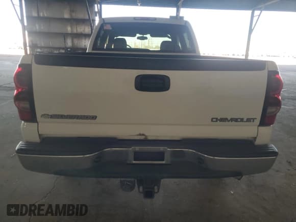 ✅ 2004 Chevrolet Silverado 2500HD LS • VIN: 1GCHK23U04F154508 • Lot: 90832305. Wystawiony na Copart z przebiegiem 275 940 mil. Bezpłatny archiwum sprzedaży aukcyjnych z USA i szczegółowy raport historii pojazdu na DreamBid. Zdjęcie 6.