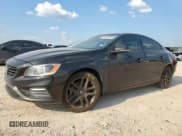 ✅ 2017 Volvo S60 Dynamic • VIN: YV126MFL2H2424113 • Лот: 84230045. Опубликован ранее на Copart с пробегом 51 485 миль. Бесплатный доступ к архиву аукционных продаж из США и подробный отчёт об истории автомобиля на DreamBid. Изображение 1.