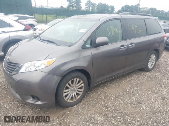✅ 2012 Toyota Sienna XLE AAS • VIN: 5TDYK3DC5CS263881 • Lot: 42930113. Listed on IAAI with Not provided. Free auction sales archive from the USA and detailed vehicle history report at DreamBid. Image 17.