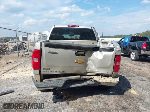 ✅ 2009 Chevrolet Silverado 1500 LT • VIN: 3GCEC23019G166198 • Lot: 43270479. Listed on IAAI with 168,457 mi. Free auction sales archive from the USA and detailed vehicle history report at DreamBid. Image 6.