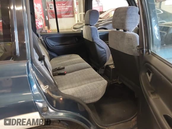 ✅ 1997 Suzuki Sidekick • VIN: JS3TD21V5V4107506 • Lot: 41719449. Wystawiony na IAAI z przebiegiem 172 005 mil. Bezpłatny archiwum sprzedaży aukcyjnych z USA i szczegółowy raport historii pojazdu na DreamBid. Zdjęcie 8.