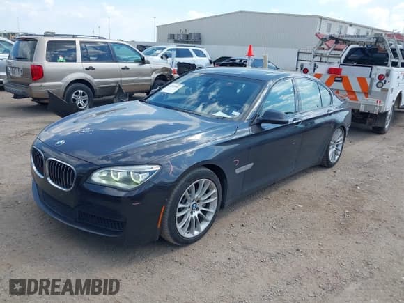 ✅ 2015 BMW 7 Series 750i • VIN: WBAYA8C56FGK19760 • Lot: 43349584. Wystawiony na IAAI z przebiegiem 169 085 mil. Bezpłatny archiwum sprzedaży aukcyjnych z USA i szczegółowy raport historii pojazdu na DreamBid. Zdjęcie 2.