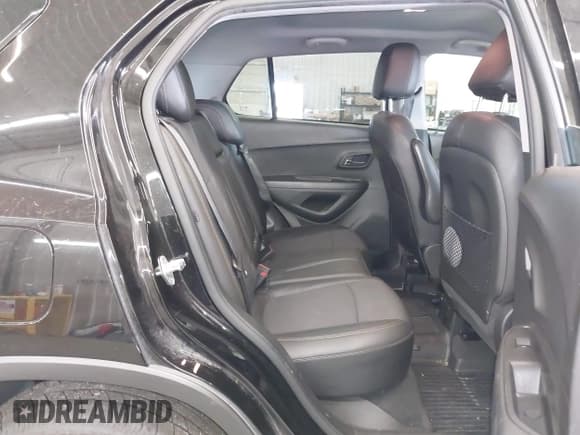 ✅ 2020 Chevrolet Trax LT • VIN: KL7CJPSB6LB079634 • Lot: 43041981. Wystawiony na IAAI z przebiegiem 51 318 mil. Bezpłatny archiwum sprzedaży aukcyjnych z USA i szczegółowy raport historii pojazdu na DreamBid. Zdjęcie 8.