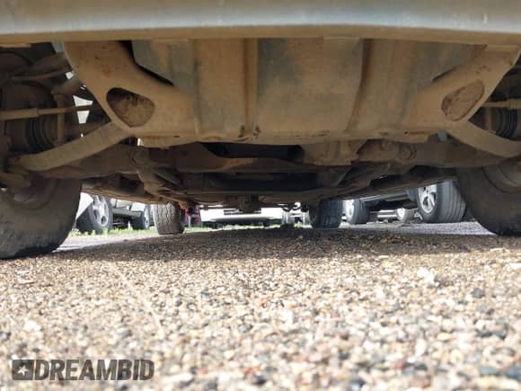 2005 Chevrolet Suburban LS z VIN 1GNFK16Z85J145229, wystawiony jako IAAI lot #42706478 z przebiegiem 198 500 mil mil oraz . Historia ofert i sprzedaży dostępna na DreamBid. Obrazek 6.