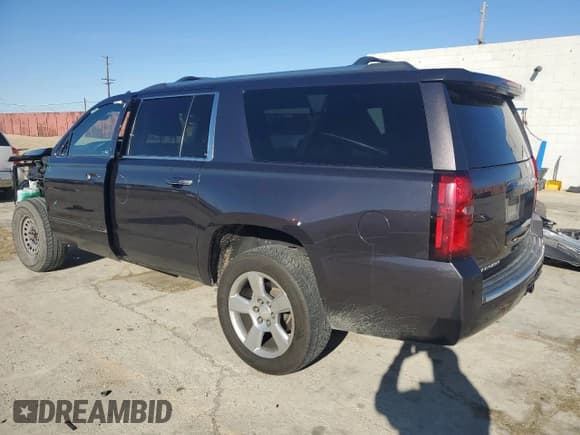 ✅ 2018 Chevrolet Suburban Premier • VIN: 1GNSCJKC7JR188937 • Lot: 49741655. Wystawiony na Copart z przebiegiem 106 956 mil. Bezpłatny archiwum sprzedaży aukcyjnych z USA i szczegółowy raport historii pojazdu na DreamBid. Zdjęcie 2.