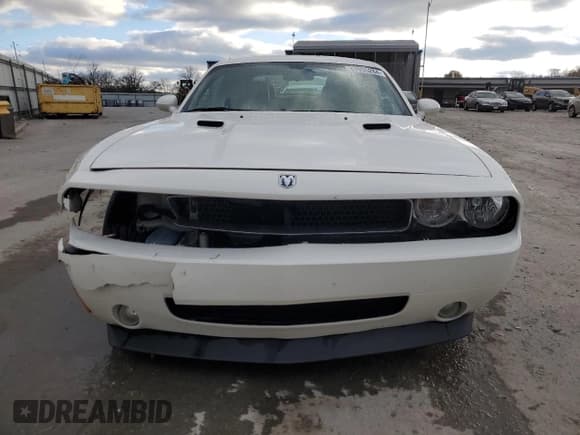 ✅ 2010 Dodge Challenger SE • VIN: 2B3CJ4DV1AH109718 • Lot: 81935284. Wystawiony na Copart z przebiegiem 132 476 mil. Bezpłatny archiwum sprzedaży aukcyjnych z USA i szczegółowy raport historii pojazdu na DreamBid. Zdjęcie 5.