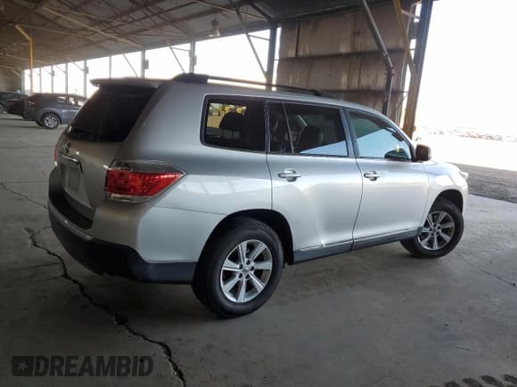 ✅ 2013 Toyota Highlander SE • VIN: 5TDZK3EHXDS122367 • Лот: 84025535. Опубликован ранее на Copart с пробегом 140 724 миль. Бесплатный доступ к архиву аукционных продаж из США и подробный отчёт об истории автомобиля на DreamBid. Изображение 3.