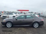 ✅ 2018 Toyota Camry LE • VIN: 4T1B11HK3JU021481 • Лот: 43082624. Опубликован ранее на IAAI с пробегом 46 951 миль. Бесплатный доступ к архиву аукционных продаж из США и подробный отчёт об истории автомобиля на DreamBid. Изображение 14.