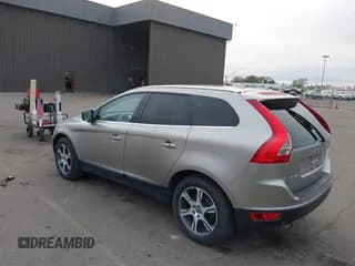 ✅ 2013 Volvo XC60 T6 • VIN: YV4902DZ8D2389876 • Lot: 43773777. Wystawiony na IAAI z przebiegiem 235 925 mil. Bezpłatny archiwum sprzedaży aukcyjnych z USA i szczegółowy raport historii pojazdu na DreamBid. Zdjęcie 3.