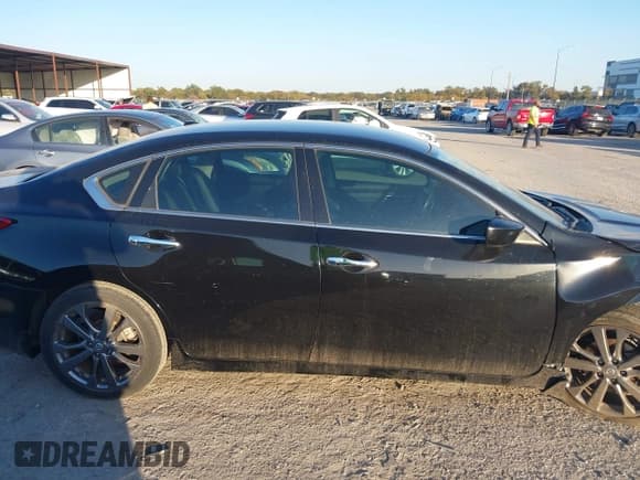 ✅ 2018 Nissan Altima SL • VIN: 1N4AL3AP9JC285697 • Lot: 43635083. Wystawiony na IAAI z przebiegiem 126 973 mil. Bezpłatny archiwum sprzedaży aukcyjnych z USA i szczegółowy raport historii pojazdu na DreamBid. Zdjęcie 13.