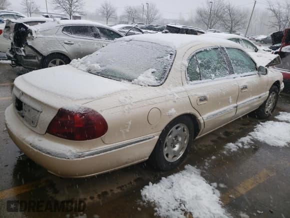 ✅ 1998 Lincoln Continental • VIN: 1LNFM97V7WY742356 • Lot: 44723325. Listed on Copart with 191,173 mi. Free auction sales archive from the USA and detailed vehicle history report at DreamBid. Image 3.