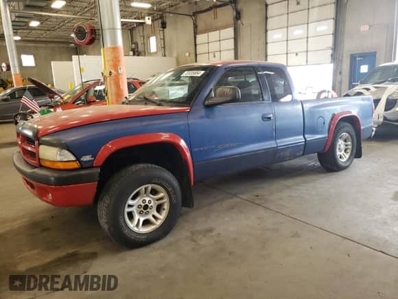 2001 Dodge Dakota Sport z VIN 1B7GG22N11S308590, wystawiony jako Copart lot #72035684 z przebiegiem 149 450 mil mil oraz Czysty tytuł • Clean title. Historia ofert i sprzedaży dostępna na DreamBid. Obrazek 1.