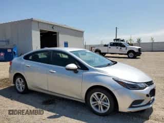 2018 Chevrolet Cruze LT z VIN 1G1BE5SM9J7195377, wystawiony jako Copart lot #66462935 z przebiegiem 136 877 mil mil oraz Szkoda całkowita • Salvage title. Historia ofert i sprzedaży dostępna na DreamBid. Obrazek 4.