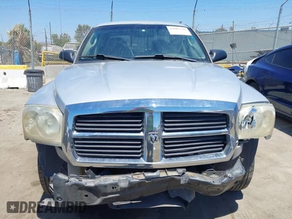 ✅ 2005 Dodge Dakota ST • VIN: 1D7HE28K15S288148 • Lot: 42883541. Wystawiony na IAAI z przebiegiem 259 379 mil. Bezpłatny archiwum sprzedaży aukcyjnych z USA i szczegółowy raport historii pojazdu na DreamBid. Zdjęcie 6.