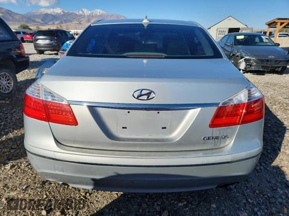 ✅ 2009 Hyundai Genesis • VIN: KMHGC46E89U033684 • Лот: 85355955. Опубликован ранее на Copart с пробегом 221 220 миль. Бесплатный доступ к архиву аукционных продаж из США и подробный отчёт об истории автомобиля на DreamBid. Изображение 6.