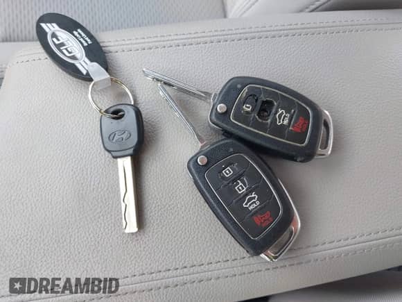 ✅ 2015 Hyundai Sonata SE • VIN: 5NPE24AF2FH150830 • Lot: 43489970. Listed on IAAI with 138,921 mi. Free auction sales archive from the USA and detailed vehicle history report at DreamBid. Image 11.