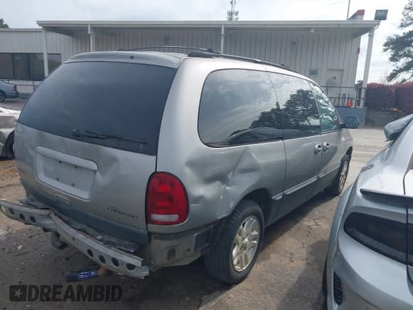 ✅ 1997 Dodge Caravan LE • VIN: 1B4GP54L3VB333541 • Lot: 41012170. Listed on IAAI with 137,181 mi. Free auction sales archive from the USA and detailed vehicle history report at DreamBid. Image 4.