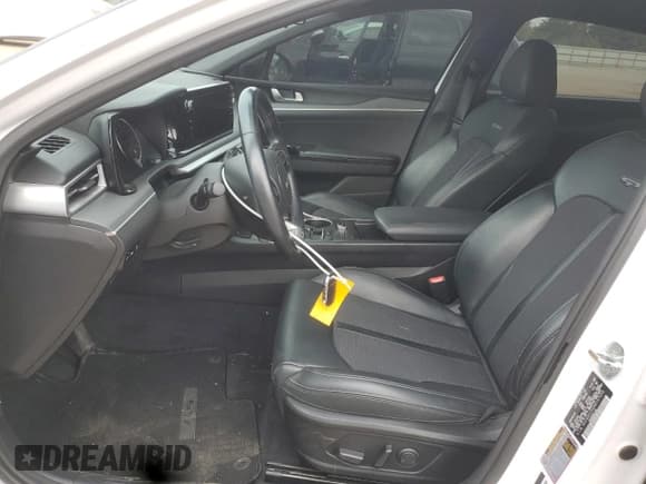 ✅ 2022 Kia K5 GT-Line • VIN: 5XXG64J26NG147224 • Lot: 87101265. Wystawiony na Copart z przebiegiem 51 524 mil. Bezpłatny archiwum sprzedaży aukcyjnych z USA i szczegółowy raport historii pojazdu na DreamBid. Zdjęcie 7.