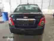 2015 Chevrolet Sonic LT z VIN 1G1JC5SH1F4134053, wystawiony jako Copart lot #66804974 z przebiegiem 38 748 mil mil oraz Szkoda całkowita • Salvage title. Historia ofert i sprzedaży dostępna na DreamBid. Obrazek 6.