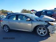 ✅ 2015 Ford Focus Titanium • VIN: 1FADP3J23FL304788 • Lot: 43670437. Wystawiony na IAAI z przebiegiem 155 474 mil. Bezpłatny archiwum sprzedaży aukcyjnych z USA i szczegółowy raport historii pojazdu na DreamBid. Zdjęcie 13.