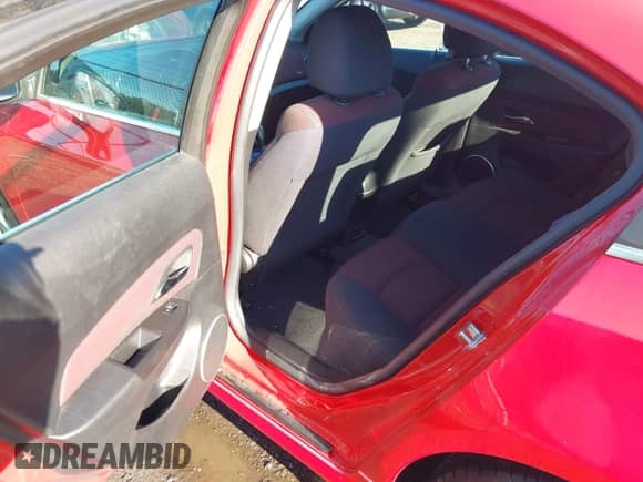 2012 Chevrolet Cruze 1LT z VIN 1G1PF5SC6C7362579, wystawiony jako IAAI lot #43487874 z przebiegiem 151 740 mil mil oraz . Historia ofert i sprzedaży dostępna na DreamBid. Obrazek 8.