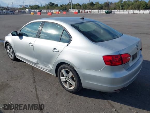 ✅ 2013 Volkswagen Jetta TDI w/Premium/Nav • VIN: 3VWLL7AJ7DM395864 • Лот: 43768669. Опубликован ранее на IAAI с пробегом 98 054 миль. Бесплатный доступ к архиву аукционных продаж из США и подробный отчёт об истории автомобиля на DreamBid. Изображение 3.