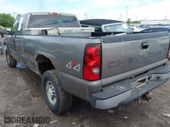 ✅ 2007 Chevrolet Silverado 2500HD Work Truck • VIN: 1GCHK29UX7E200301 • Lot: 42224293. Wystawiony na IAAI z przebiegiem 184 362 mil. Bezpłatny archiwum sprzedaży aukcyjnych z USA i szczegółowy raport historii pojazdu na DreamBid. Zdjęcie 3.