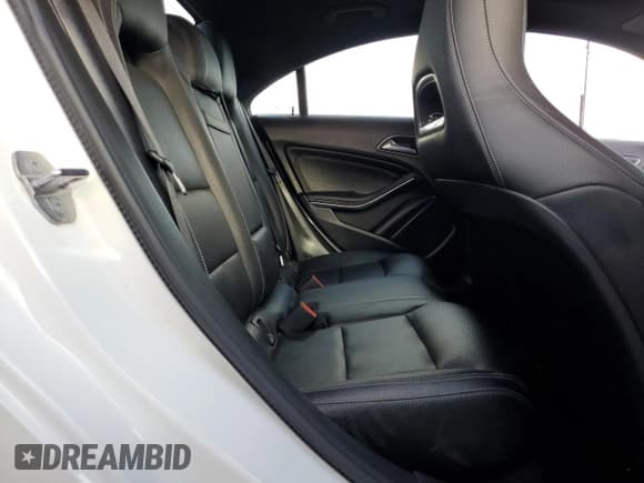 ✅ 2019 Mercedes-Benz CLA 250 • VIN: WDDSJ4EB4KN702874 • Lot: 93154795. Wystawiony na Copart z przebiegiem 74 300 mil. Bezpłatny archiwum sprzedaży aukcyjnych z USA i szczegółowy raport historii pojazdu na DreamBid. Zdjęcie 10.