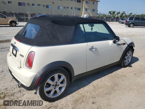 ✅ 2008 MINI Convertible • VIN: WMWRF335X8TG18063 • Lot: 56055084. Wystawiony na Copart z przebiegiem 71 474 mil. Bezpłatny archiwum sprzedaży aukcyjnych z USA i szczegółowy raport historii pojazdu na DreamBid. Zdjęcie 3.