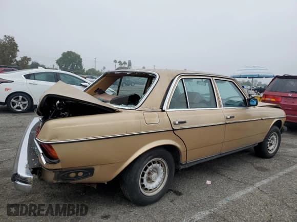 ✅ 1984 Mercedes-Benz 300 D • VIN: WDBAB33A4EA017095 • Lot: 85545455. Listed on Copart with 142,549 mi. Free auction sales archive from the USA and detailed vehicle history report at DreamBid. Image 3.