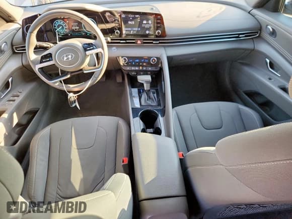 ✅ 2022 Hyundai Elantra SEL • VIN: KMHLN4AG2NU254807 • Lot: 82266175. Listed on Copart with 51,197 mi. Free auction sales archive from the USA and detailed vehicle history report at DreamBid. Image 8.