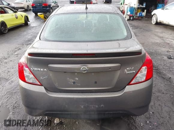 ✅ 2017 Nissan Versa S Plus • VIN: 3N1CN7AP4HL898204 • Lot: 43575023. Wystawiony na IAAI z przebiegiem 92 272 mil. Bezpłatny archiwum sprzedaży aukcyjnych z USA i szczegółowy raport historii pojazdu na DreamBid. Zdjęcie 16.