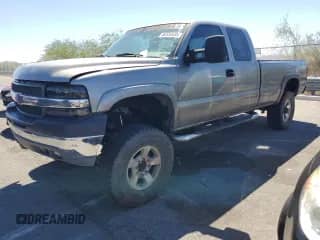 2001 Chevrolet Silverado 2500HD LS z VIN 1GCHC29U21E203519, wystawiony jako Copart lot #66550635 z przebiegiem 292 142 mil mil oraz Szkoda całkowita • Salvage title. Historia ofert i sprzedaży dostępna na DreamBid. Obrazek 1.