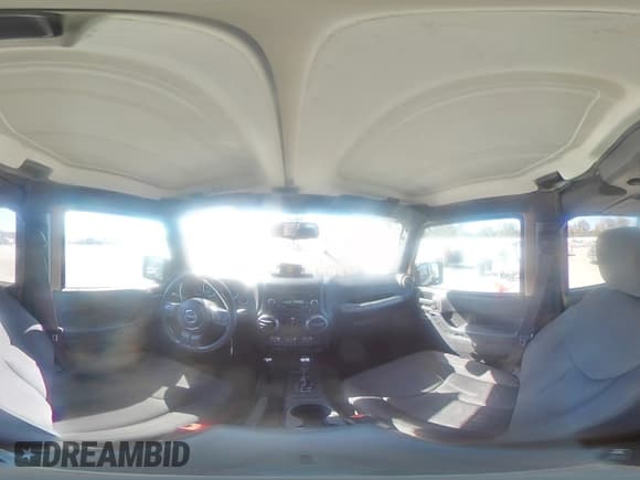 ✅ 2015 Jeep Wrangler Unlimited Sport • VIN: 1C4HJWDG7FL620619 • Лот: 82568875. Опубликован ранее на Copart с пробегом 95 171 миль. Бесплатный доступ к архиву аукционных продаж из США и подробный отчёт об истории автомобиля на DreamBid. Изображение 15.