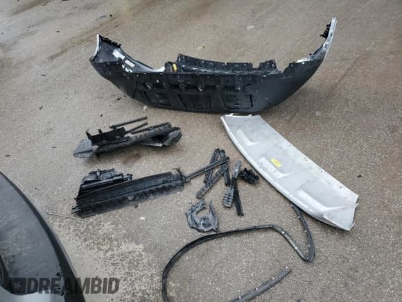 ✅ 2017 Ford Escape SE • VIN: 1FMCU9GD6HUD51123 • Lot: 54655065. Wystawiony na Copart z przebiegiem 131 275 mil. Bezpłatny archiwum sprzedaży aukcyjnych z USA i szczegółowy raport historii pojazdu na DreamBid. Zdjęcie 13.