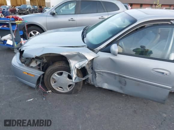 2000 Chevrolet Malibu LS z VIN 1G1NE52J6Y6164901, wystawiony jako IAAI lot #41383022 z przebiegiem 47 334 mil mil oraz . Historia ofert i sprzedaży dostępna na DreamBid. Obrazek 6.