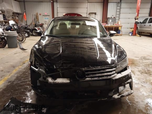 ✅ 2017 Volkswagen Passat SE • VIN: 1VWBT7A33HC033065 • Lot: 43846183. Listed on IAAI with 118,655 mi. Free auction sales archive from the USA and detailed vehicle history report at DreamBid. Image 12.