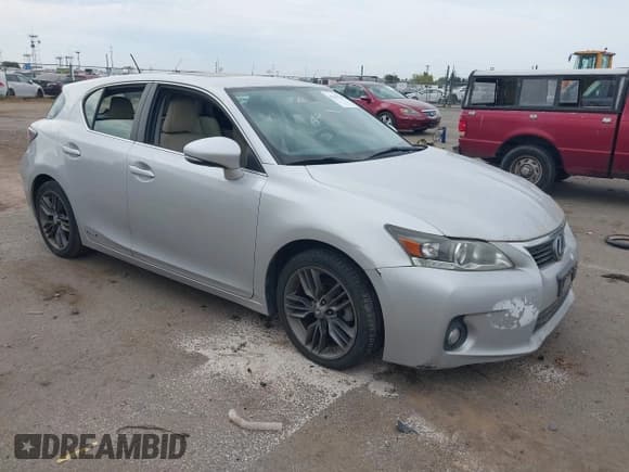 ✅ 2011 Lexus CT 200h • VIN: JTHKD5BH3B2038423 • Lot: 43249789. Wystawiony na IAAI z przebiegiem 165 618 mil. Bezpłatny archiwum sprzedaży aukcyjnych z USA i szczegółowy raport historii pojazdu na DreamBid. Zdjęcie 1.