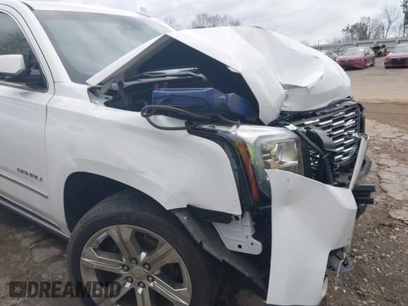 ✅ 2019 GMC Yukon Denali • VIN: 1GKS1CKJ8KR361444 • Lot: 41688772. Wystawiony na IAAI z przebiegiem 69 378 mil. Bezpłatny archiwum sprzedaży aukcyjnych z USA i szczegółowy raport historii pojazdu na DreamBid. Zdjęcie 18.