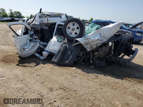 ✅ 2009 Chevrolet Tahoe 1LT • VIN: 1GNFK23039R279505 • Lot: 61388365. Wystawiony na Copart z przebiegiem Nie podano. Bezpłatny archiwum sprzedaży aukcyjnych z USA i szczegółowy raport historii pojazdu na DreamBid. Zdjęcie 4.