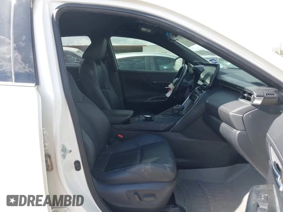 ✅ 2021 Toyota Venza LE • VIN: JTEAAAAH2MJ009516 • Lot: 43382672. Wystawiony na IAAI z przebiegiem 88 089 mil. Bezpłatny archiwum sprzedaży aukcyjnych z USA i szczegółowy raport historii pojazdu na DreamBid. Zdjęcie 5.